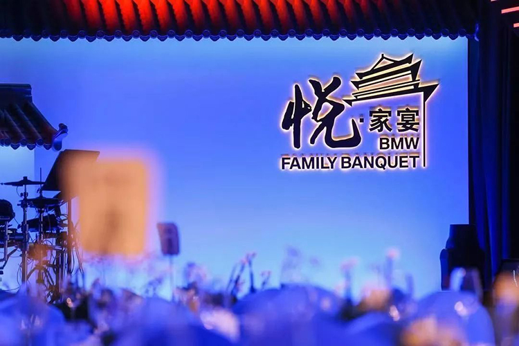 “越來越會玩兒”的發(fā)布會活動真新穎，現(xiàn)場擺攤販賣中華傳統(tǒng)小吃