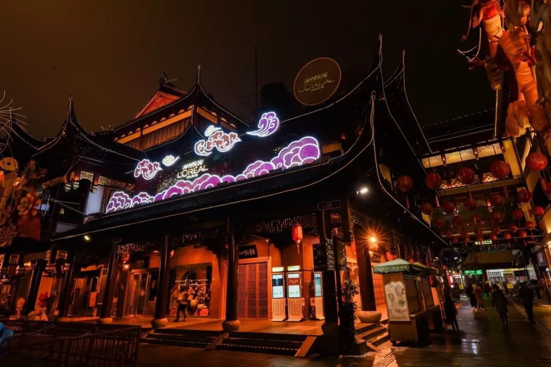 巴黎歐萊雅燈會快閃店活動詮釋著什么是傳統(tǒng)與科技融合、經(jīng)典與現(xiàn)代碰撞