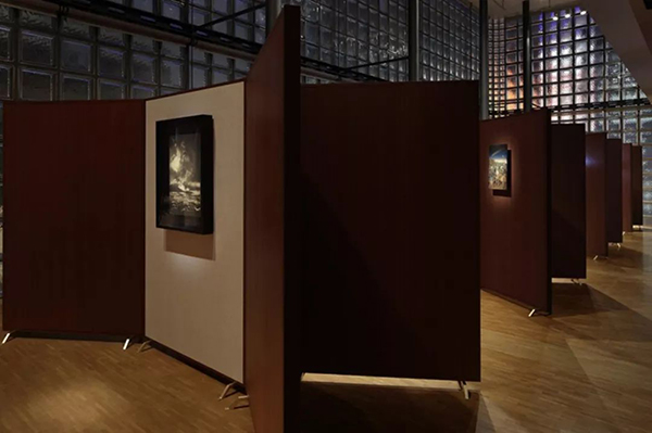 銀座的藝術(shù)畫(huà)廊上演的這些會(huì)展活動(dòng)真的極具特色 - 第24張 - 會(huì)展活動(dòng)策劃CCASY.COM 銀座的藝術(shù)畫(huà)廊上演的這些會(huì)展活動(dòng)真的極具特色 - 第24張