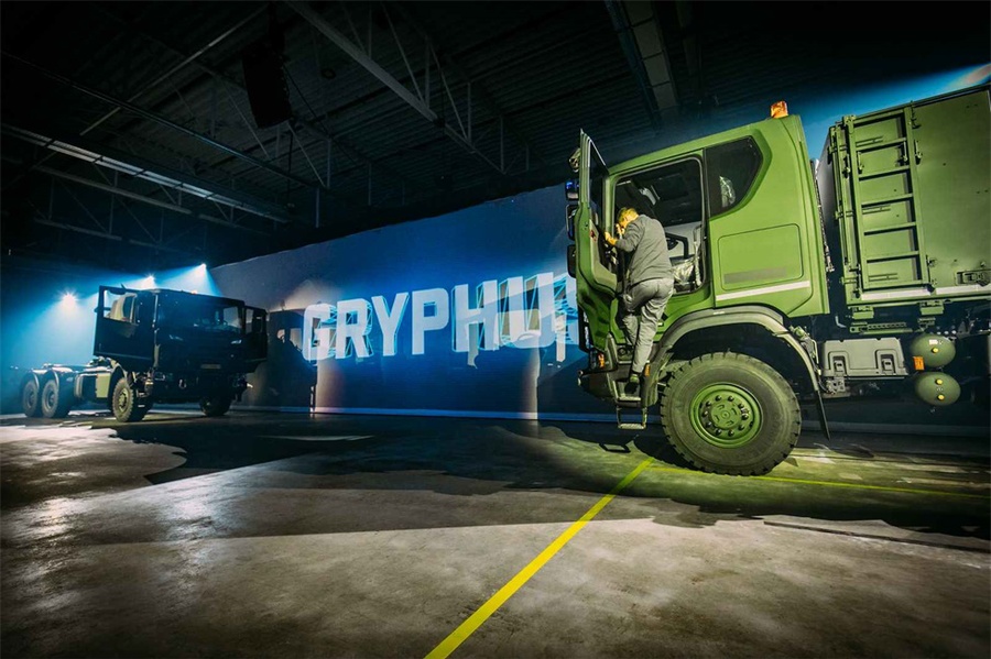 軍用卡車展覽活動策劃的啟動儀式充滿了隆重和神圣，肅然起敬