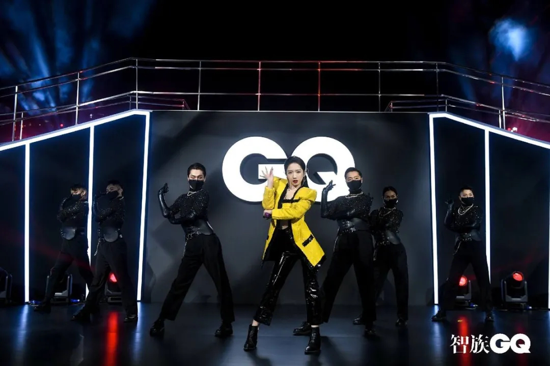 GQ年度人物盛典活動策劃把樓梯打造成國內(nèi)首個紅毯LIVE SHOW - 第7張 - 會展活動策劃CCASY.COM GQ年度人物盛典活動策劃把樓梯打造成國內(nèi)首個紅毯LIVE SHOW - 第7張