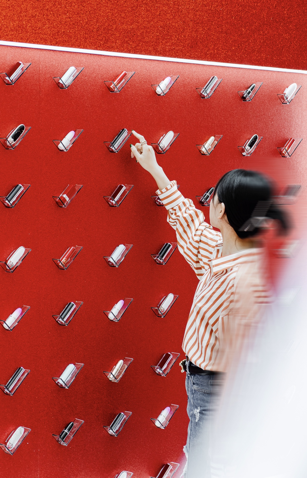 「少女的100個(gè)口紅色號(hào)」為名的深圳口紅展覽活動(dòng)策劃浪漫開篇 - 第7張 - 會(huì)展活動(dòng)策劃CCASY.COM 「少女的100個(gè)口紅色號(hào)」為名的深圳口紅展覽活動(dòng)策劃浪漫開篇 - 第7張