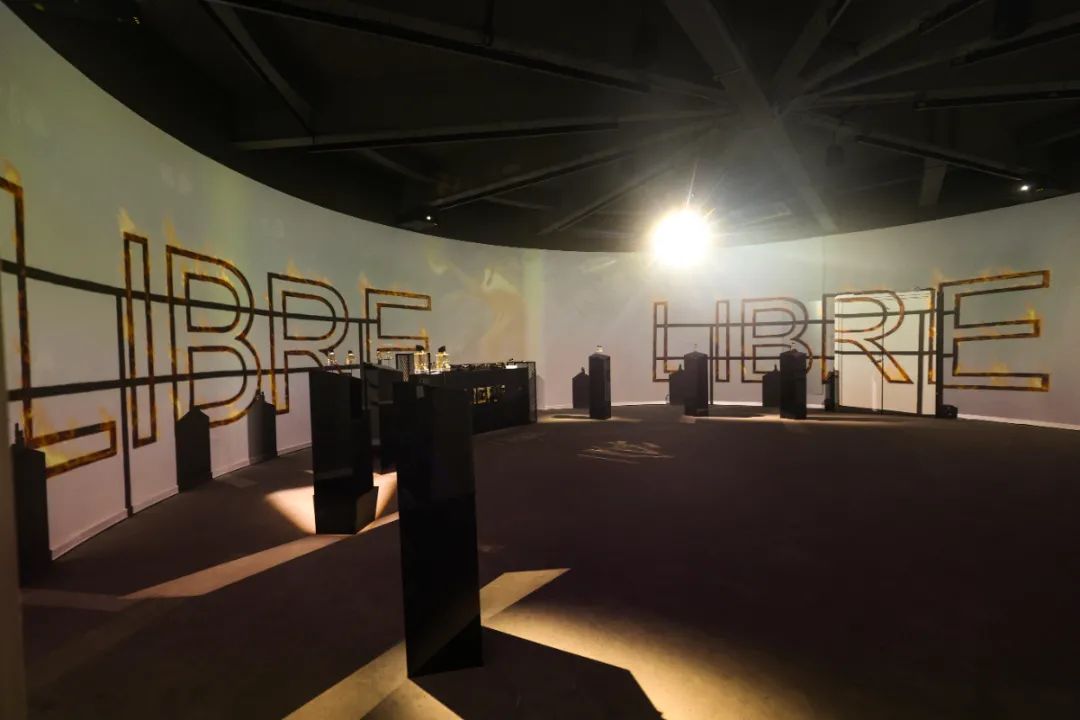 YSL美妝無界空間展覽活動策劃無縫銜接先鋒美學，用色彩打破束縛